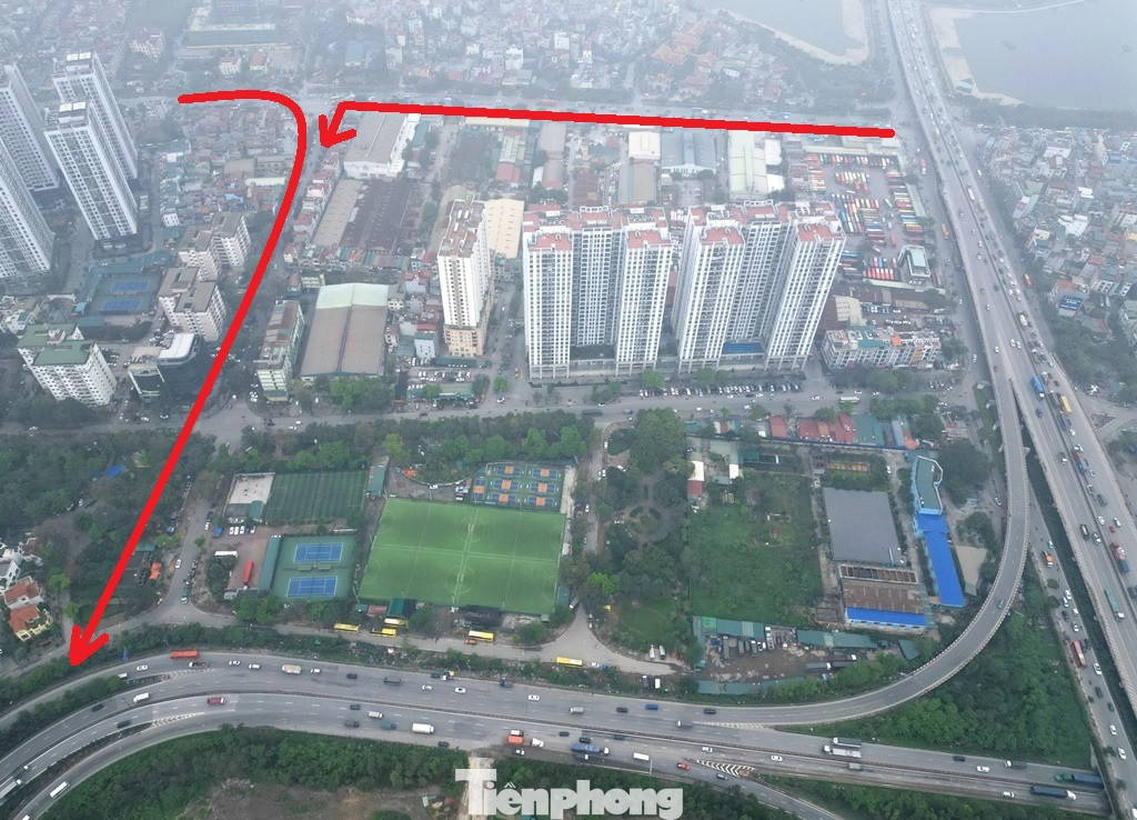 Sau đó tổ chức giao thông cho toàn bộ xe tải, xe khách, container đang lưu thông theo chiều nội thành ra cao tốc và chiều Ngọc Hồi - nút giao Ngọc Hồi - Giải Phóng - cao tốc đi vào ngõ 15 (như mũi tên đỏ) để ra cao tốc, không cần đi vào nút giao Ngọc Hồi - Giải Phóng.