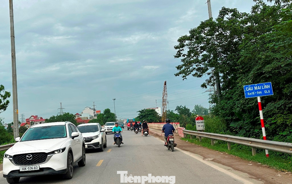 Khi thông xe, ngoài hoàn thiện dự án QL6 mở rộng, cầu Mai Lĩnh mới còn giúp xóa điểm đen ùn tắc ở cầu Mai Lĩnh hiện hữu đã tồn tại nhiều năm nay