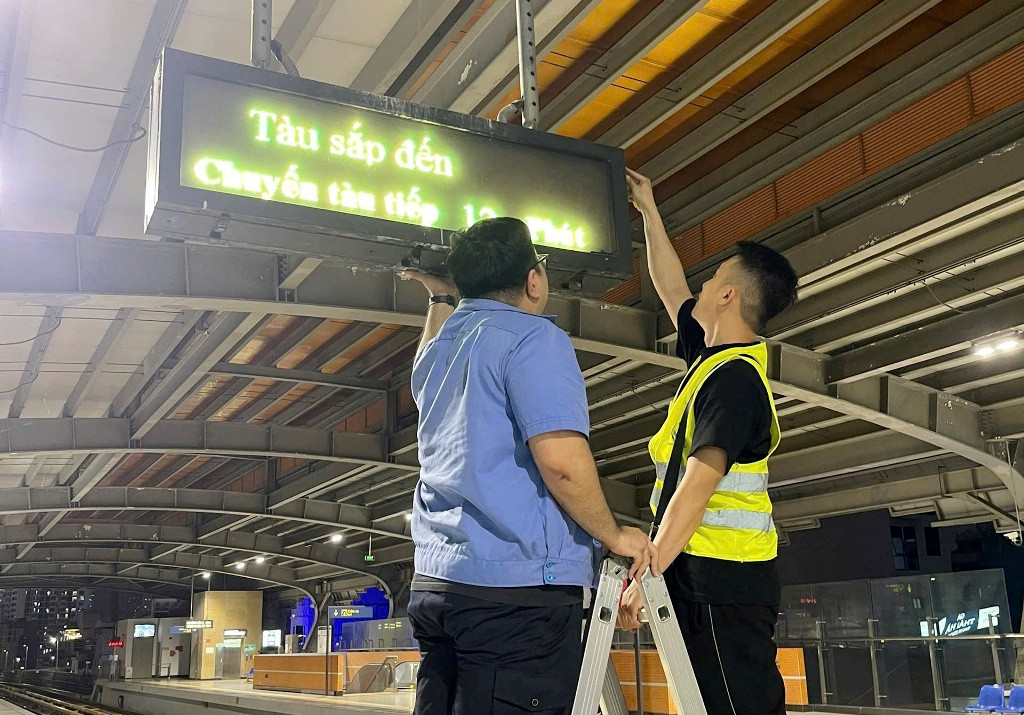 Các hạng mục trang thiết bị nhà ga trên toàn tuyến Cát Linh - Hà Đông bị hư hỏng cũng đã và đang được Hanoi Metro sửa chữa, thay mới.