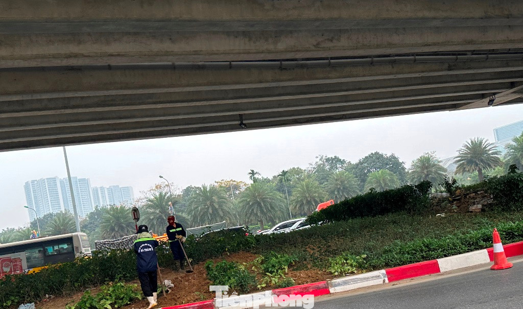 Sau khi xén xong dải phân cách giữa theo kế hoạch, lòng nút giao Trung Hòa và đường Khuất Duy Tiến hướng đại lộ Thăng Long đi lên đường trên cao Vành đai 3 sẽ được mở rộng thêm 3 đến 3,2 mét (thêm một làn xe); giúp phương tiện lưu thoát nhanh khi qua nút giao Trung Hòa và đường Khuất Duy Tiến.