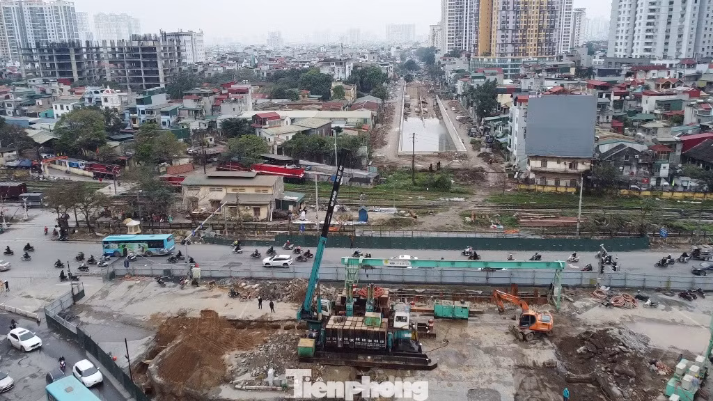 Để đi xuyên qua nút giao bằng đường hầm, dự án có 4 đốt hầm "kép" (thi công hai bên cho cả 2 chiều đường)