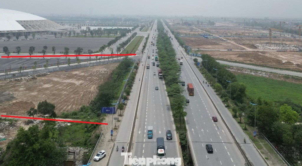 Đoạn đường dẫn cầu Tứ Liên (đường màu đỏ) giao với đường Trường Sa tại xã Đông Hội (Đông Anh) được đánh giá sẽ là một nút giao lớn, mật độ giao thông đông ở phía Bắc Hà Nội sau khi cầu được thông xe. Đoạn đường dẫn cầu Tứ Liên (đường màu đỏ) giao với đường Trường Sa tại xã Đông Hội (Đông Anh) được đánh giá sẽ là một nút giao lớn, mật độ giao thông đông ở phía Bắc Hà Nội sau khi cầu được thông xe.