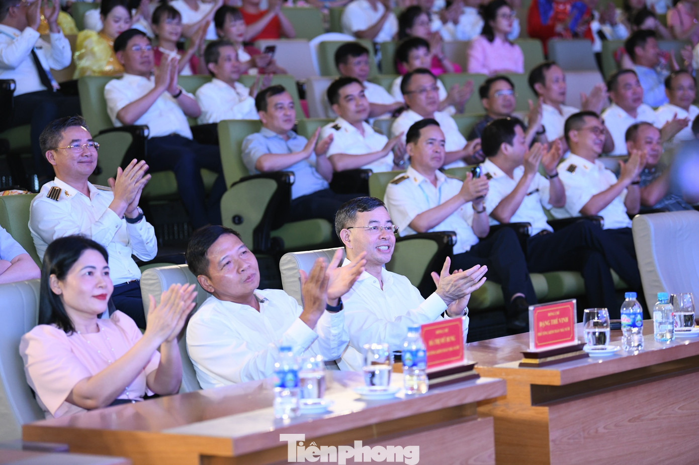 Lãnh đạo KTNN tham dự Hội diễn văn nghệ chào mừng kỷ niệm 30 năm ngày thành lập Kiểm toán nhà nước.