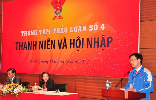 Đại biểu tham gia phát biểu ý kiến tại Trung tâm thảo luận số 4