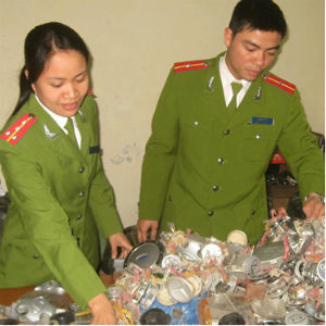 Phụ tùng ô tô ăn cắp bị lực lượng công an thu giữ