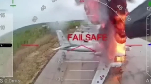 Hình ảnh chụp từ UAV tấn công sân bay Nga trong chiến dịch Mạng Nhện. Ảnh: Overt Defense. Hình ảnh chụp từ UAV tấn công sân bay Nga trong chiến dịch Mạng Nhện. Ảnh: Overt Defense.