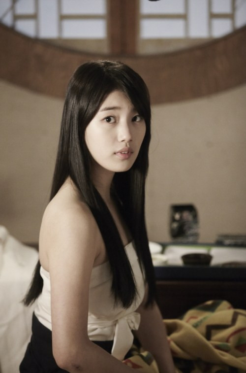 Không thể không kể đến vai diễn của Baze Suzy trong bộ phim 