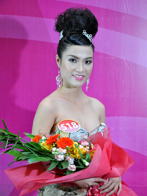 Thí sinh Hồ Thị Cẩm Nhưng, 1992, người mẫu, (Trà Vinh)