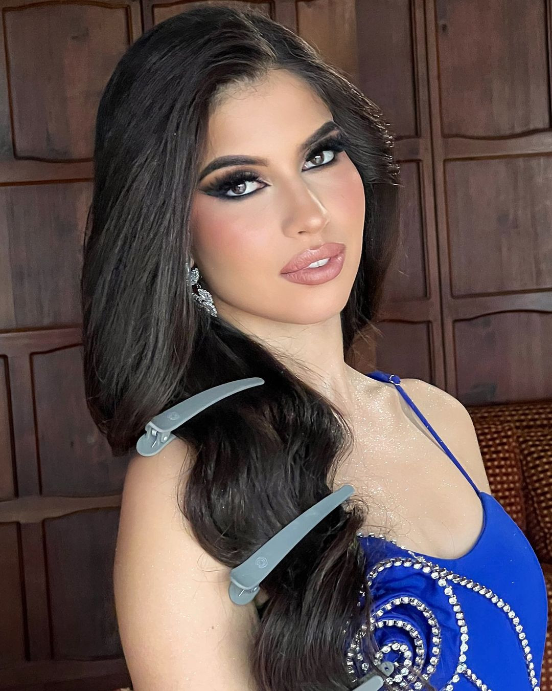 Khi mới 9 tuổi, Yariela đã theo nghề người mẫu, tham gia các chương trình tài năng và là thành viên của dàn hợp xướng, nhóm nhảy trong suốt thời gian học phổ thông, cao đẳng và đại học.