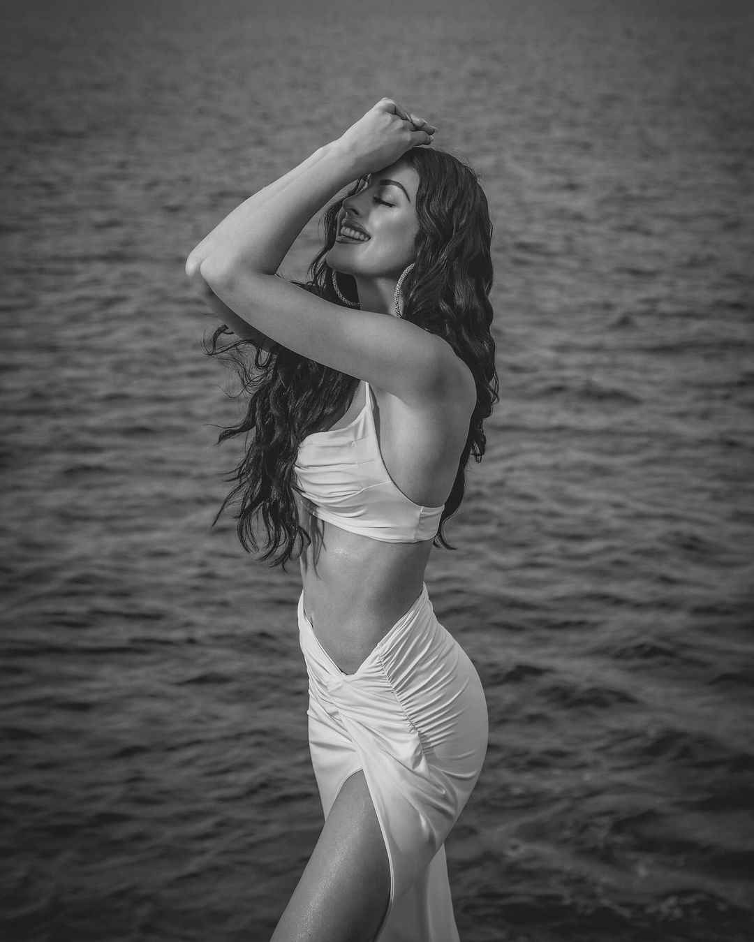 Năm 2005, Jennifer tốt nghiệp trường trung học Colegio Bautista ở Levittown, Puerto Rico, sau đó theo học ngành hóa học trong ba năm tại Đại học Interamericana de Puerto Rico ở Cupey.