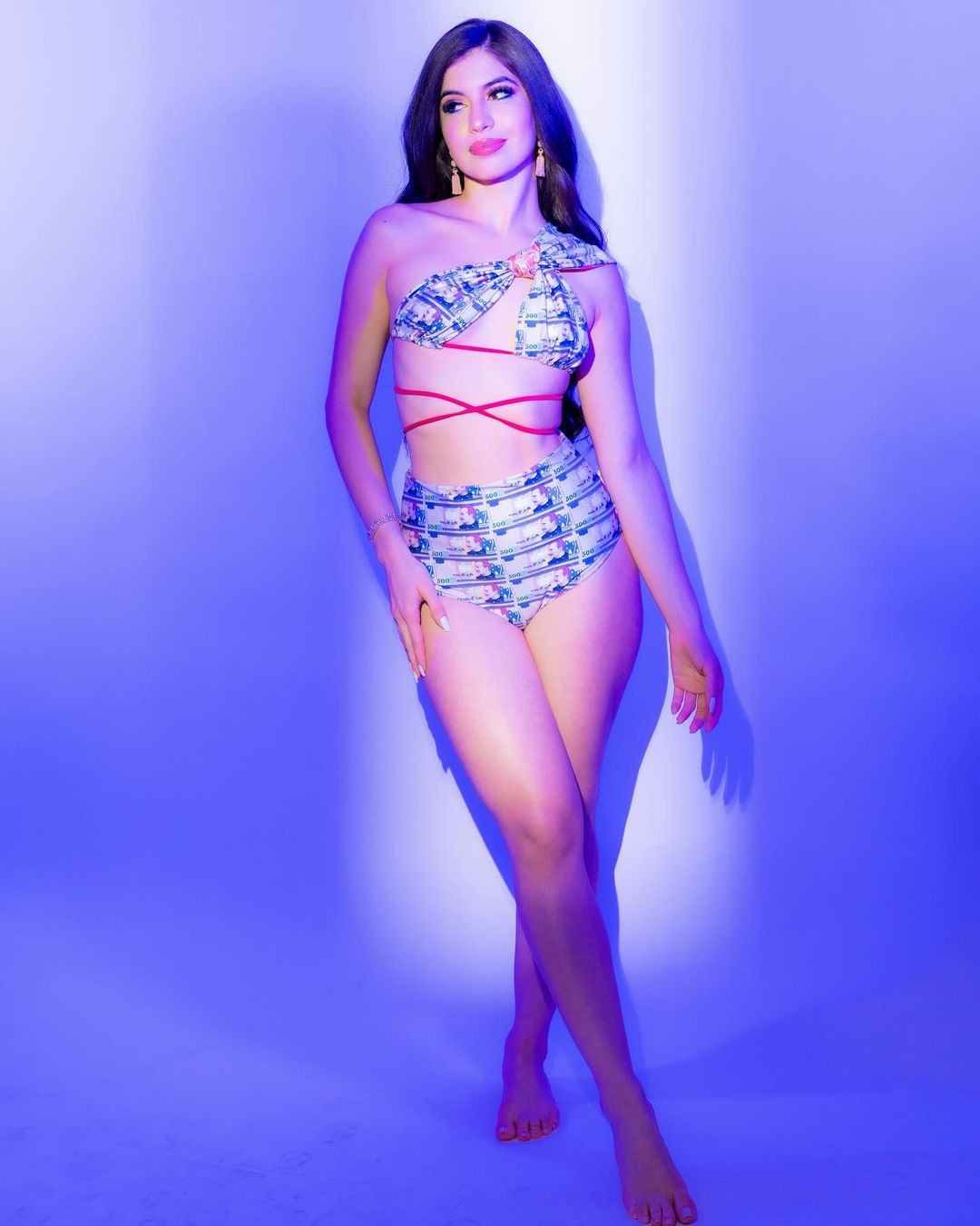 Yariela sử dụng nền tảng của mình để giúp đỡ phụ nữ và những người có nguồn lực hạn chế, đặc biệt là trẻ em Honduras.