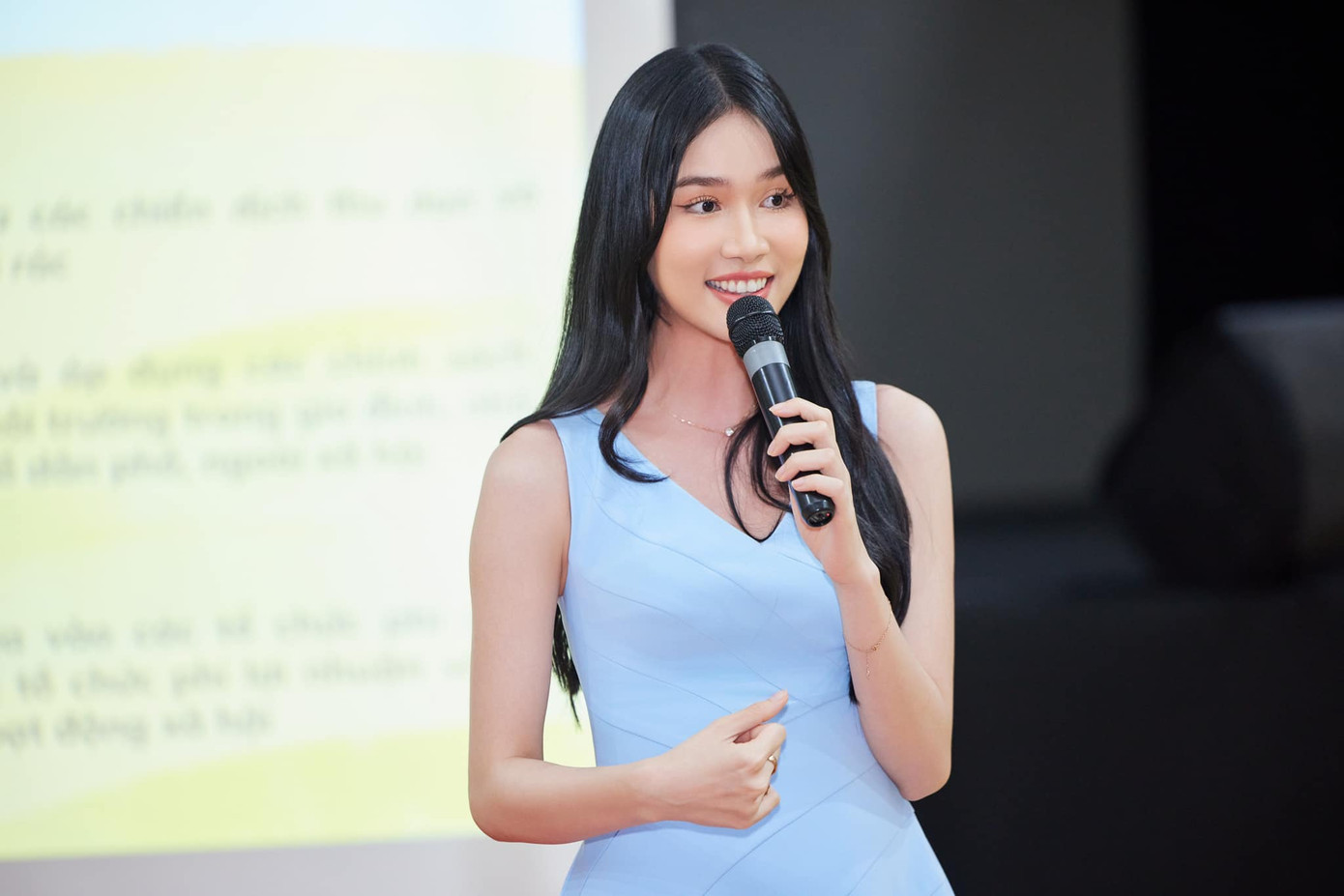 Á hậu Phương Anh trở thành giảng viên Đại học RMIT.