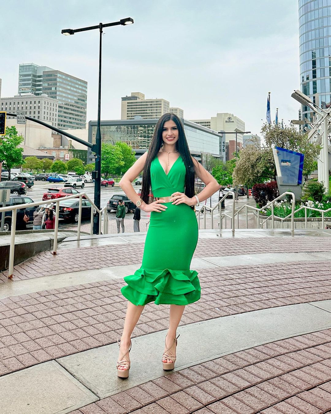 Ngoài thành công trong công việc kinh doanh, Yariela còn phát triển hoạt động kinh doanh quốc tế thông qua tiếp thị liên kết, hướng dẫn mọi người cách tạo thêm thu nhập.