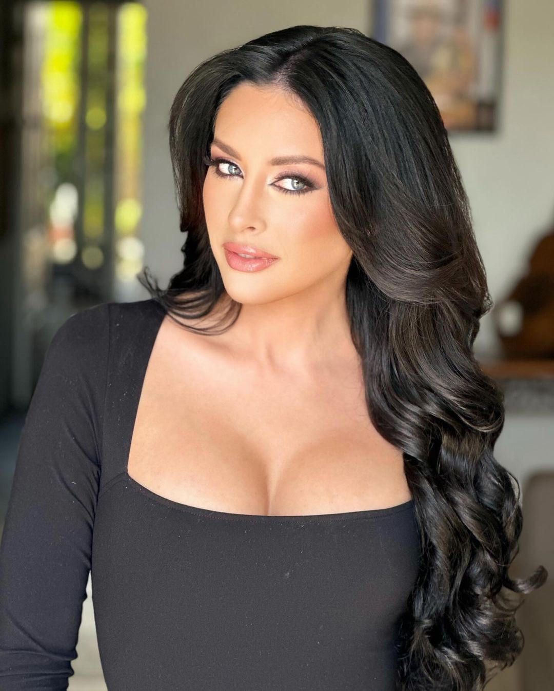 Hiện vợ chồng Jennifer là thành viên của chương trình truyền hình thực tế có tên Mexico Dynasties trên Bravo TV.