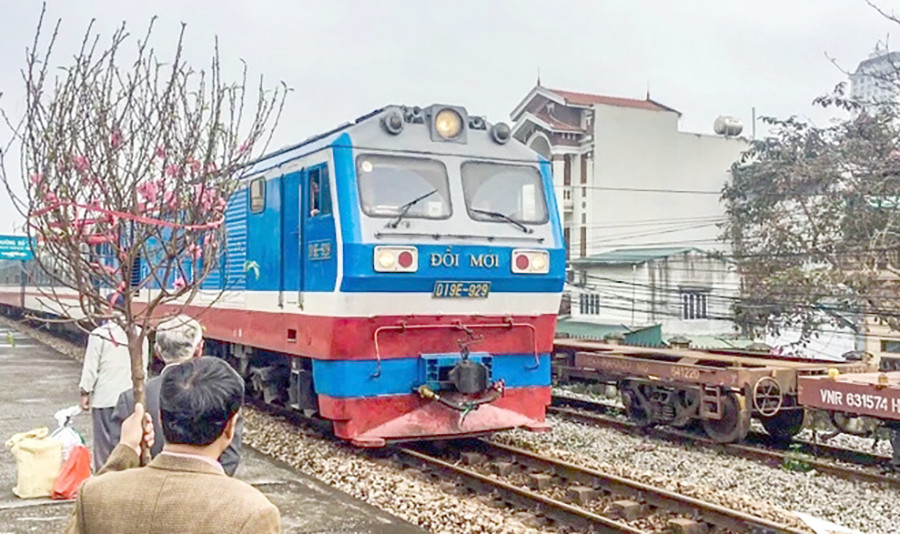 Vé tàu Tết Nguyên đán Giáp Thìn năm 2024 sẽ chính thức được mở bán rộng rãi từ ngày 20/10. Vé tàu Tết Nguyên đán Giáp Thìn năm 2024 sẽ chính thức được mở bán rộng rãi từ ngày 20/10.