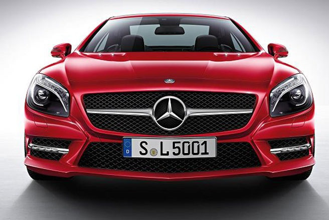 3. Mercedes-Benz SL Được ra mắt năm 1954, mẫu SL là một trong những chiếc xe cổ nhất ở danh sách này. Kể từ khi ra đời tới nay, tất cả các mẫu xe thuộc dòng Mercedes-Benz SL đều sở hữu những tiêu chuẩn thiết kế cao nhất do hãng đặt ra về nội và ngoại thất. Mercedes-Benz SL cũng là nguồn cảm hứng bất tận cho các hãng độ xe thế giới - Ảnh: CNBC