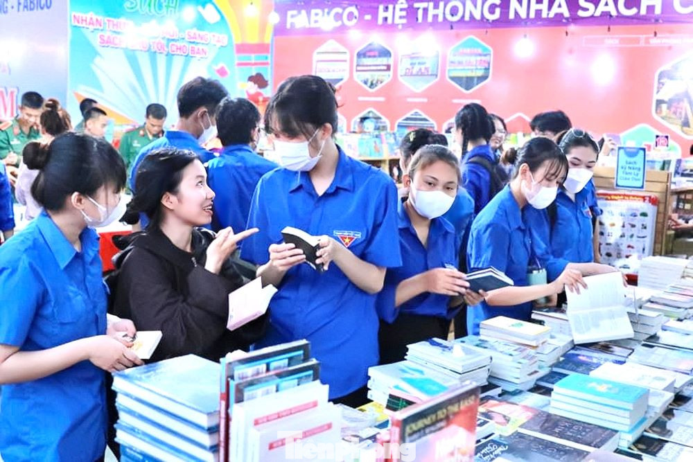 Đây là lần đầu tiên tỉnh Bình Dương tổ chức trưng bày, triển lãm sách hưởng ứng Ngày Sách và Văn hóa đọc Việt Nam với sự tham gia của nhiều đơn vị phát hành sách trong và ngoài tỉnh.