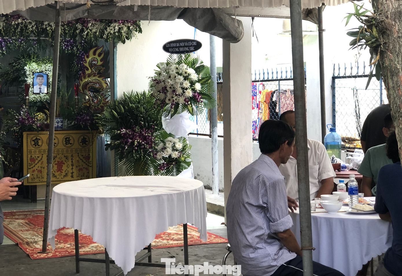 Gia đình tổ chức tang lễ cho Lê Ngọc Hân Gia đình tổ chức tang lễ cho Lê Ngọc Hân