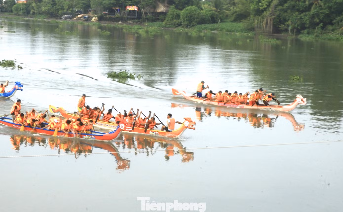 Phó Giám đốc Sở Văn hóa, Thể thao và Du lịch tỉnh Bình Dương Cao Văn Chóng cho biết, để người dân địa phương có kỳ nghỉ lễ vui vẻ, ý nghĩa, tỉnh đã tổ chức nhiều hoạt động văn hóa, nghệ thuật đặc sắc. Phó Giám đốc Sở Văn hóa, Thể thao và Du lịch tỉnh Bình Dương Cao Văn Chóng cho biết, để người dân địa phương có kỳ nghỉ lễ vui vẻ, ý nghĩa, tỉnh đã tổ chức nhiều hoạt động văn hóa, nghệ thuật đặc sắc.