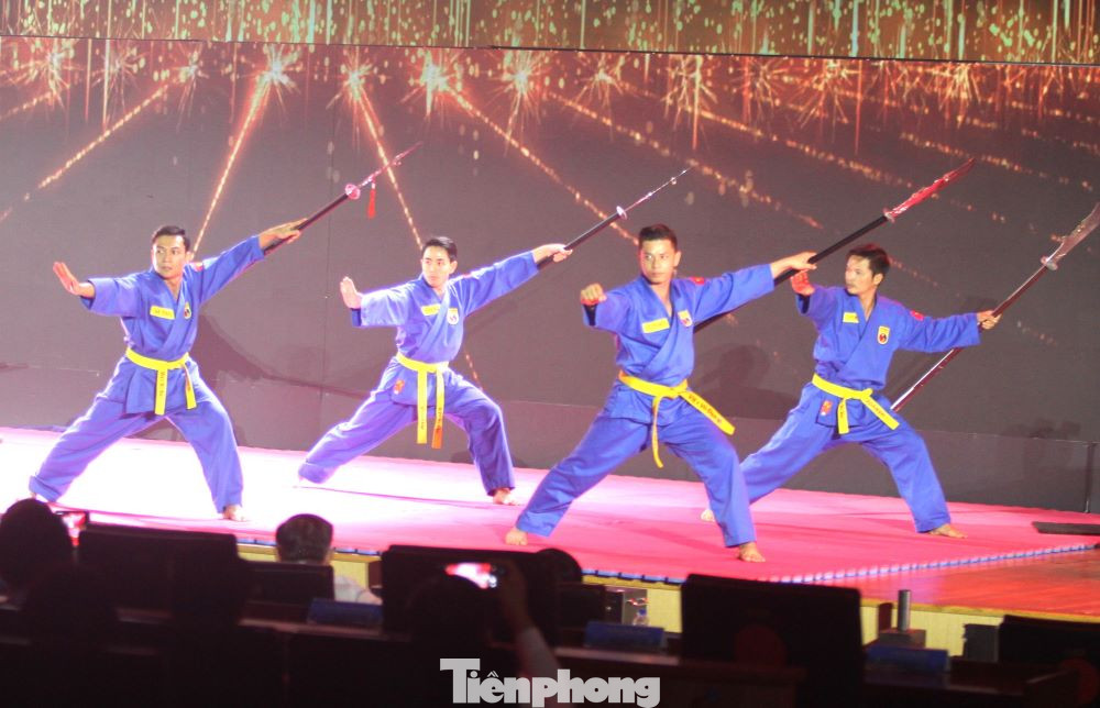 Võ sinh Vovinam biểu diễn. Ảnh: Hương Chi Võ sinh Vovinam biểu diễn. Ảnh: Hương Chi