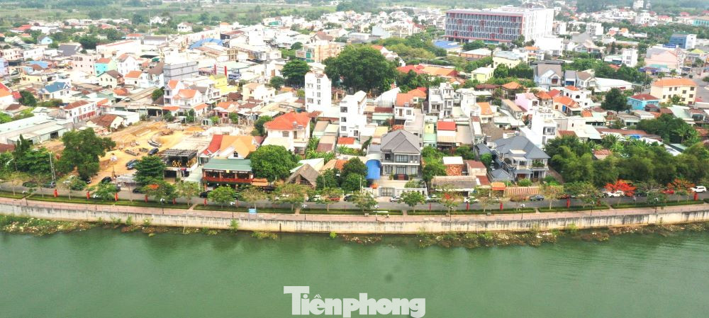 Mới đây, cầu Hiếu Liêm được hai tỉnh Bình Dương và Đồng Nai thống nhất xây dựng tại khu vực bến phà Hiếu Liêm. Công trình có quy mô 6 làn xe, gồm 4 làn xe cơ giới và 2 làn xe thô sơ. Cầu Hiếu Liêm và đường dẫn có chiều dài hơn 1km song tổng mức đầu tư đến nay vẫn chưa được công bố.