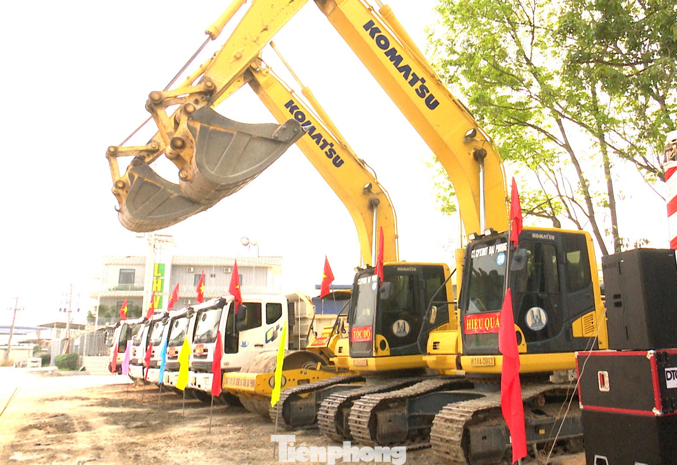 Cầu Tân Hiền - Thường Tân bắc qua sông Đồng Nai, kết nối tại vị trí đường Hương lộ 6 (bến phà Bà Miêu 2) với đường mở mới đến đường tỉnh 746 (định hướng kết nối vào ĐH 414). Quy mô dự kiến của công trình là 6 làn xe (4 làn xe cơ giới, 2 làn xe thô sơ). Cầu Thạnh Hội 2 bắc sông Đồng Nai có vị trí kết nối tại bến phà Bình Hòa (bờ tỉnh Đồng Nai) và bến phà Nhật Thạnh (bờ tỉnh Bình Dương). Công trình còn kết nối cù lao Thạnh Hội (Thị xã Tân Uyên, tỉnh Bình Dương) với xã Bình Hòa (huyện Vĩnh Cửu, tỉnh Đồng Nai).