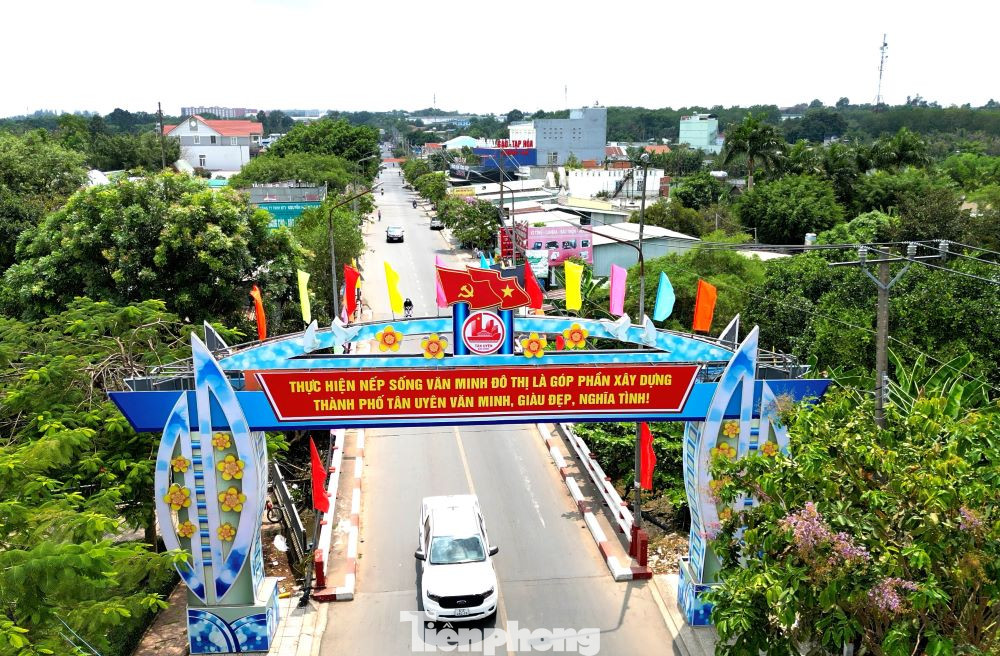 Ngoài dự án cầu Hiếu Liêm, tỉnh Bình Dương và Đồng Nai đang phối hợp triển khai xây dựng dự án cầu Bạch Đằng 2 và đường dẫn có tổng chiều dài hơn 2,8km, trong đó, cầu dài khoảng 410m, rộng 17m, quy mô 4 làn xe, dự kiến sẽ hoàn thành vào năm 2023. Tổng mức đầu tư của dự án là hơn 420 tỷ đồng được trích từ nguồn vốn ngân sách tỉnh Bình Dương và tỉnh Đồng Nai.