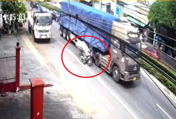 Hiện trường vụ tai nạn khiến người điều khiển xe máy tử vong