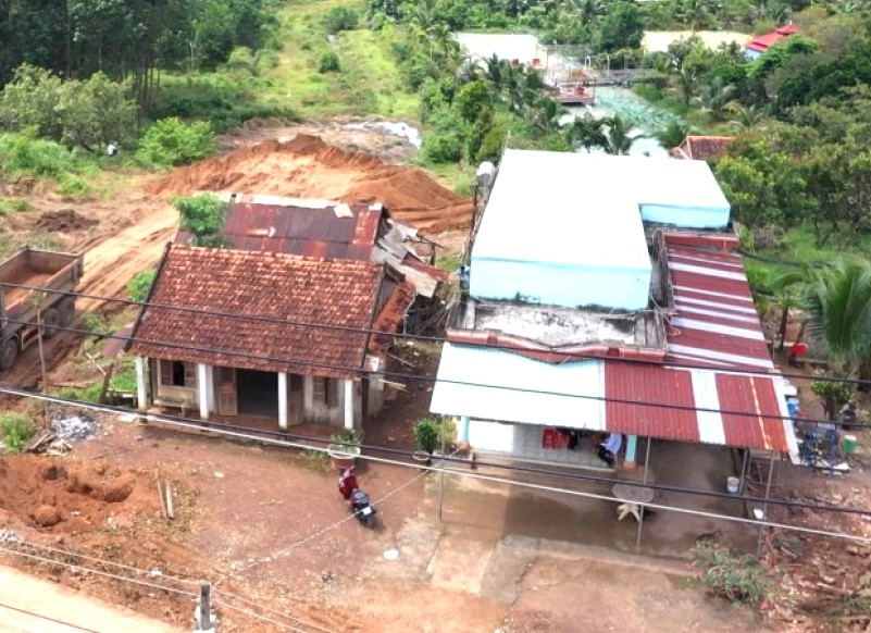 Nhà dân khi chưa giải phóng mặt bằng làm đường Phan Bội Châu