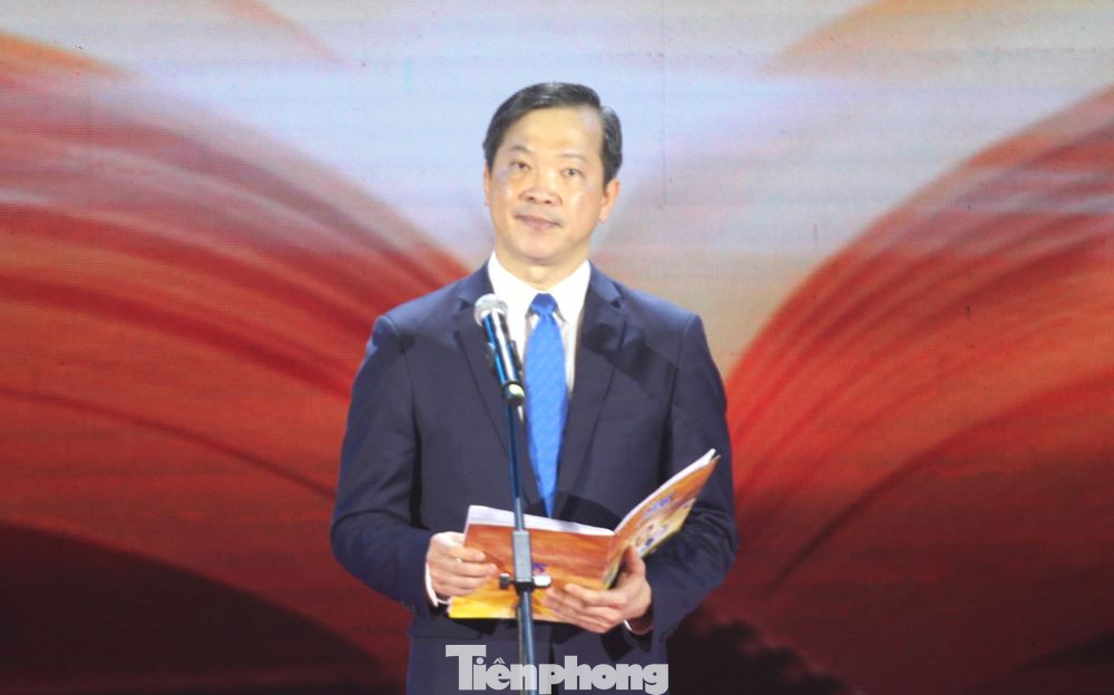 Chủ tịch Liên đoàn Vovinam Việt Nam (VVF) và thế giới (WVVF) Mai Hữu Tín phát biểu Chủ tịch Liên đoàn Vovinam Việt Nam (VVF) và thế giới (WVVF) Mai Hữu Tín phát biểu