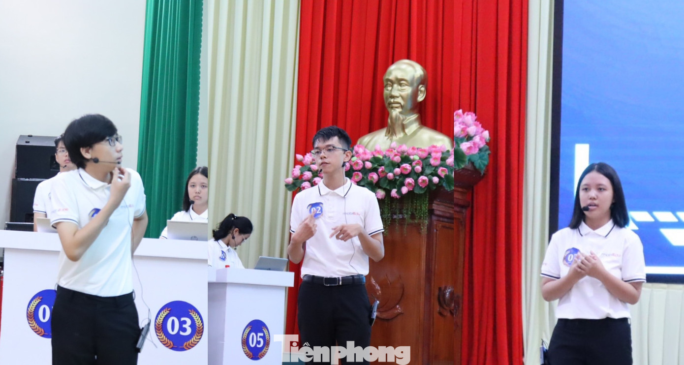 Các thí sinh đang trải qua phần hỏi đáp trong chương trình Các thí sinh đang trải qua phần hỏi đáp trong chương trình