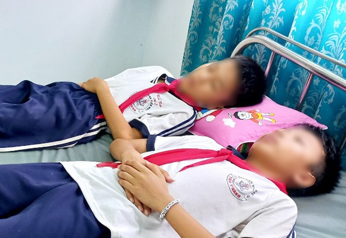 Học sinh đang được theo dõi sức khỏe tại Trung tâm Y tế thành phố Đồng Xoài Học sinh đang được theo dõi sức khỏe tại Trung tâm Y tế thành phố Đồng Xoài