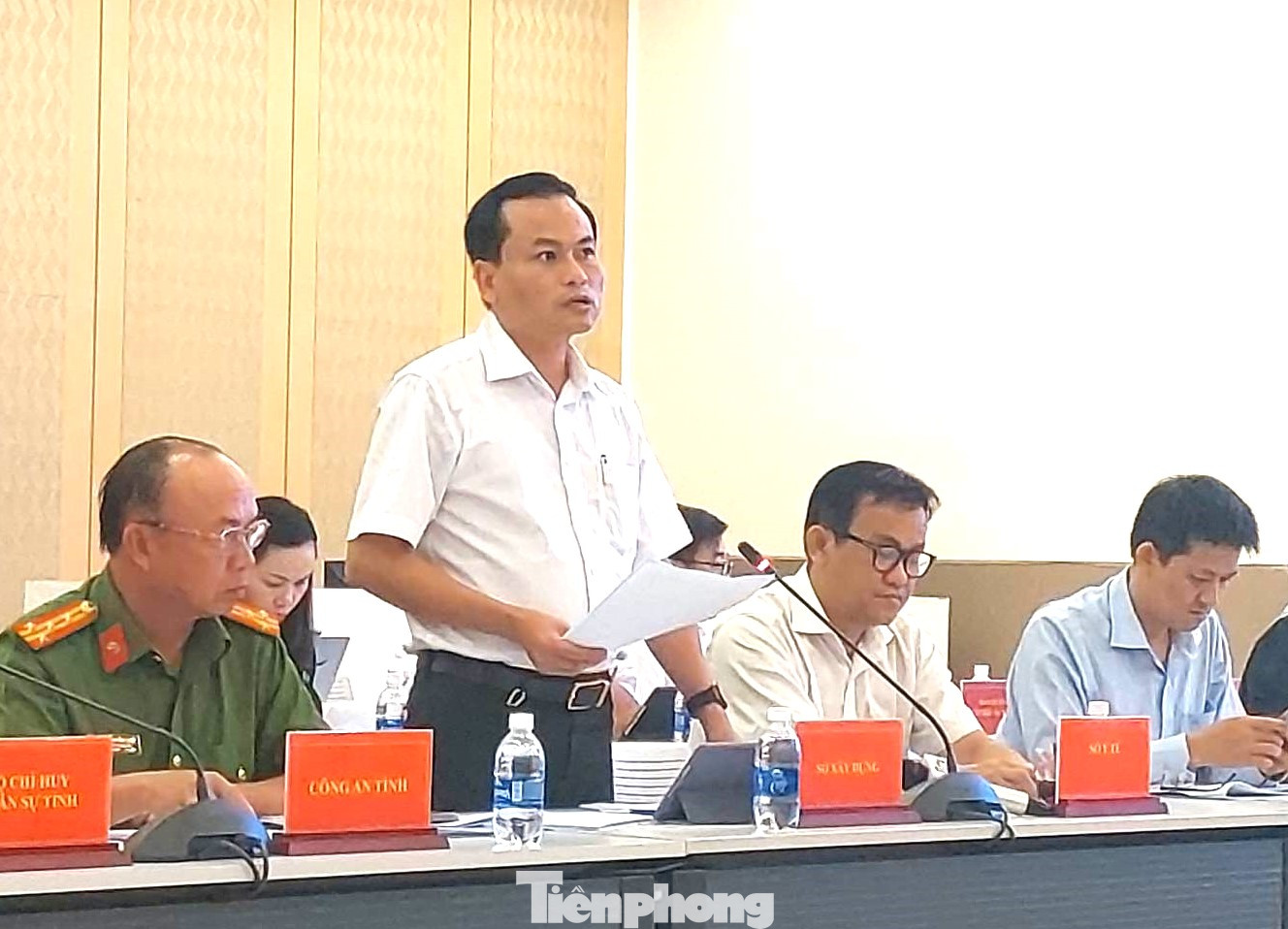 Phó giám đốc Sở Xây dựng tỉnh Bình Dương Huỳnh Phạm Anh Tuấn thông tin tại họp báo