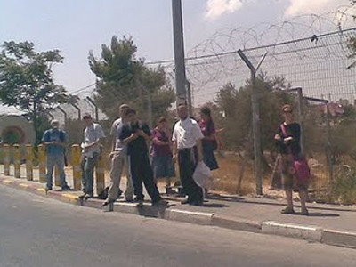 Chờ theo nhóm sẽ khó đi nhờ xe