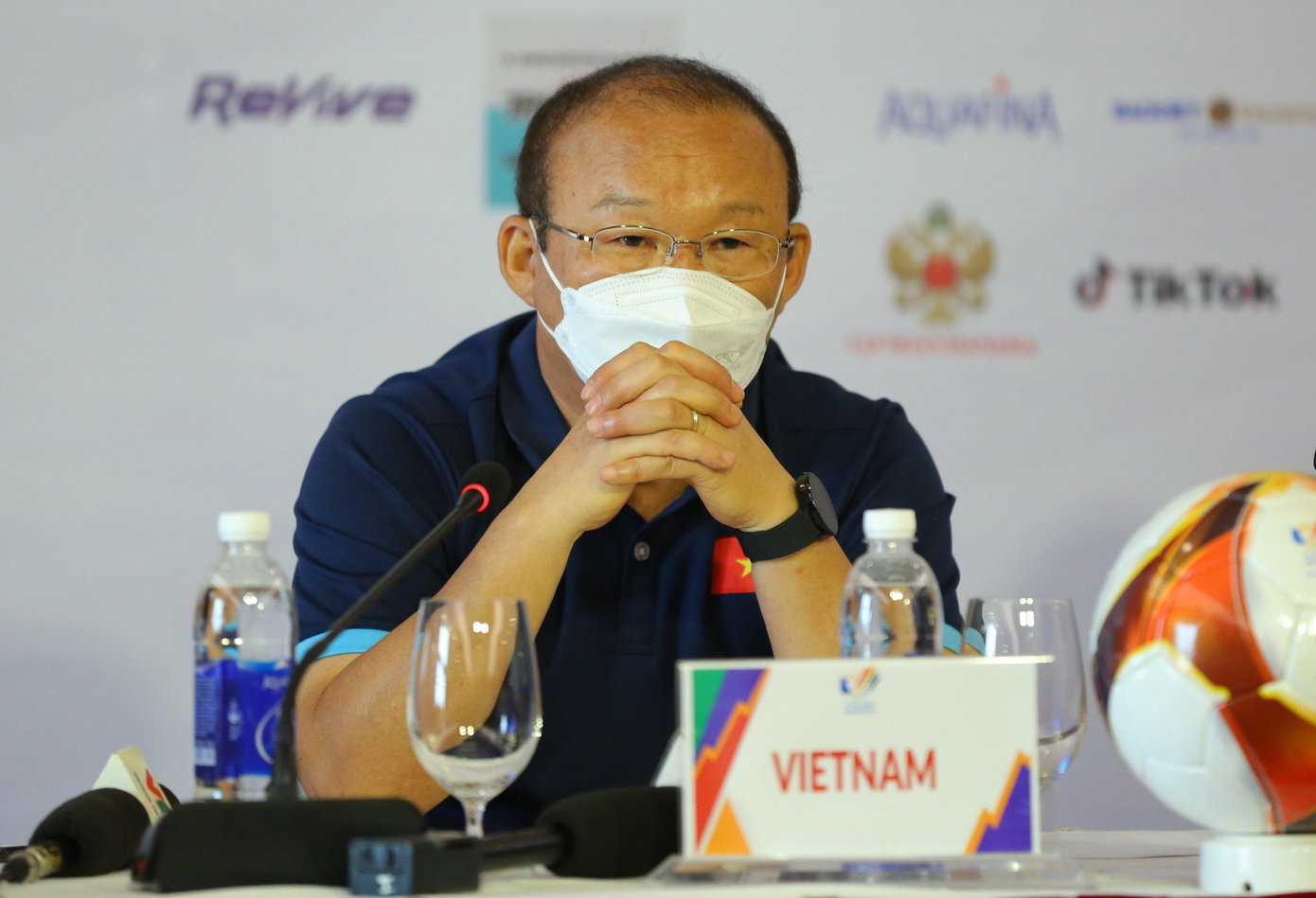 HLV Park Hang-seo từ chối chia sẻ chi tiết tình hình chấn thương của Tiến Linh tại cuộc họp báo trưa 5/5 ở Việt Trì. (ảnh Trọng Tài) HLV Park Hang-seo từ chối chia sẻ chi tiết tình hình chấn thương của Tiến Linh tại cuộc họp báo trưa 5/5 ở Việt Trì. (ảnh Trọng Tài)