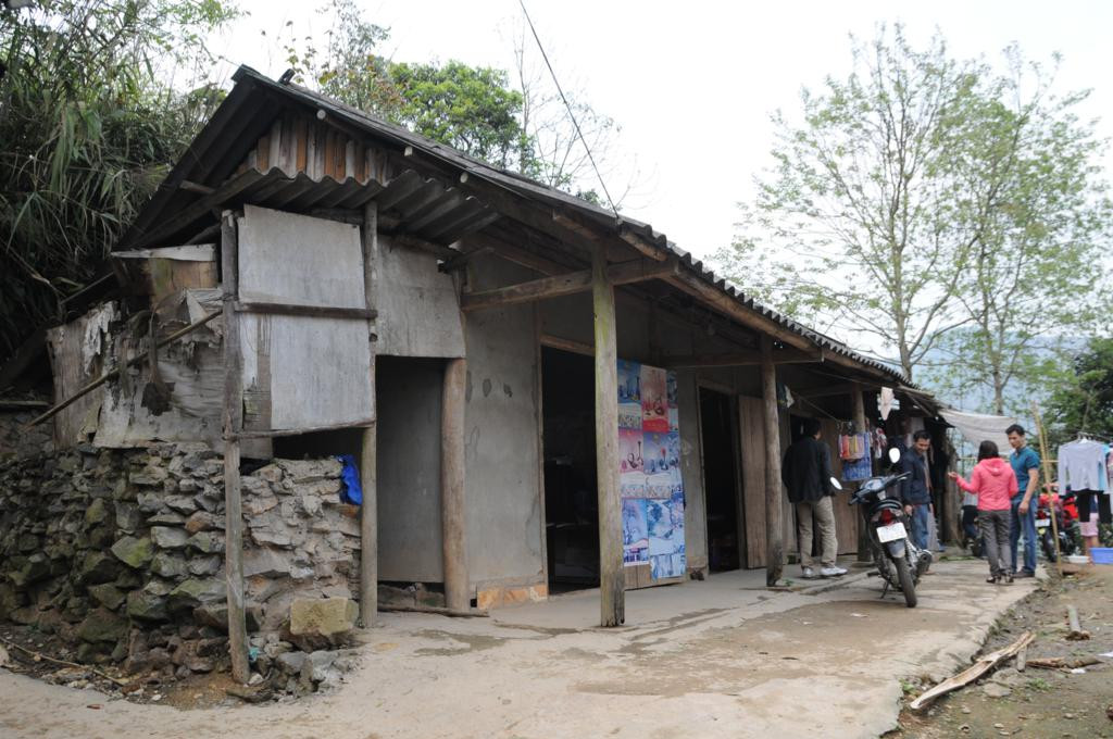 Đoàn cũng đã đi thực tế khu nội trú của giáo viên và bán trú của học sinh