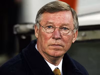 Sir Alex Ferguson suýt nghỉ hưu vào năm 2002 nhưng ông đã ở lại và Man Utd trụ vững qua thời kỳ biến động hậu-Glazer để tiếp tục thành công. Sir Alex Ferguson suýt nghỉ hưu vào năm 2002 nhưng ông đã ở lại và Man Utd trụ vững qua thời kỳ biến động hậu-Glazer để tiếp tục thành công