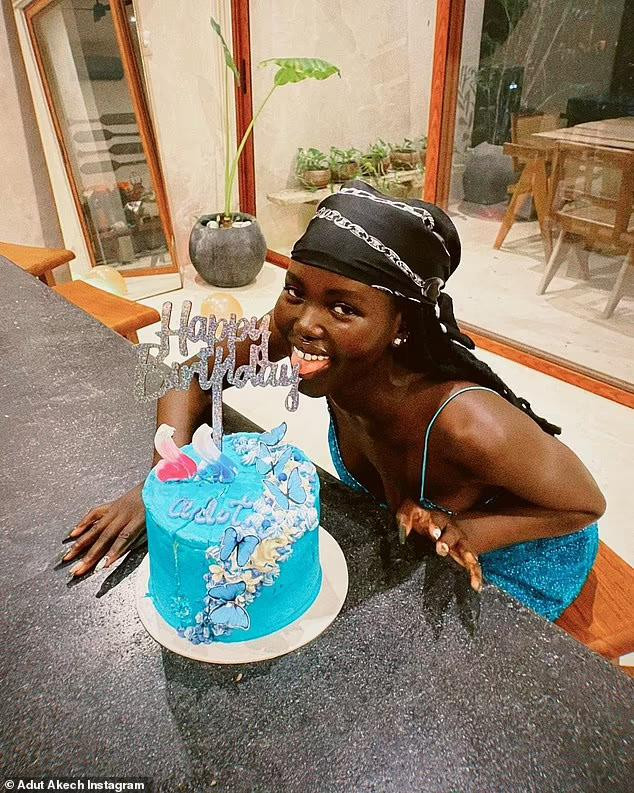 Người đẹp 9x chia sẻ hình ảnh bên bánh sinh nhật lên Instagram có 1,6 triệu follow cách đây 6 giờ với dòng tâm sự: Cảm ơn rất nhiều những người đã dành thời gian chúc mừng sinh nhật tôi. Tôi trân trọng từng tin nhắn mà tôi nhận được. Ngày hôm qua thật hạnh phúc và thật đặc biệt. Tôi khóc hết nước mắt vì sung sướng, tôi cười và được nhắc nhở rằng tôi được nhiều người yêu mến."