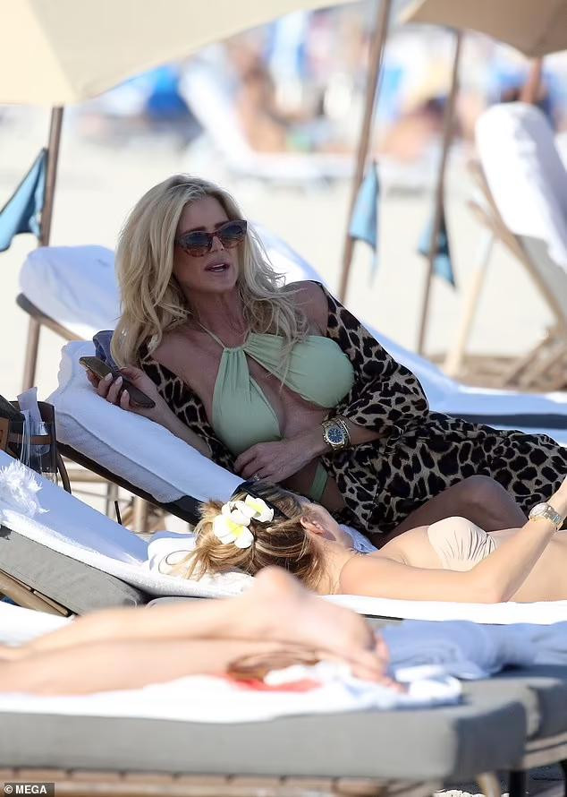 Victoria Silvstedt hiện có cuộc sống riêng hạnh phúc bên bạn trai lâu năm là triệu phú Maurice Dabbah người Thuỵ Sĩ, vóc dáng thấp hơn người đẹp. Cặp đôi hẹn hò từ năm 2011 đến nay. Trước đó, Victoria Silvstedt từng kết hôn với nhà báo nổi tiếng người Mỹ Chris Wragge (2000-2009).