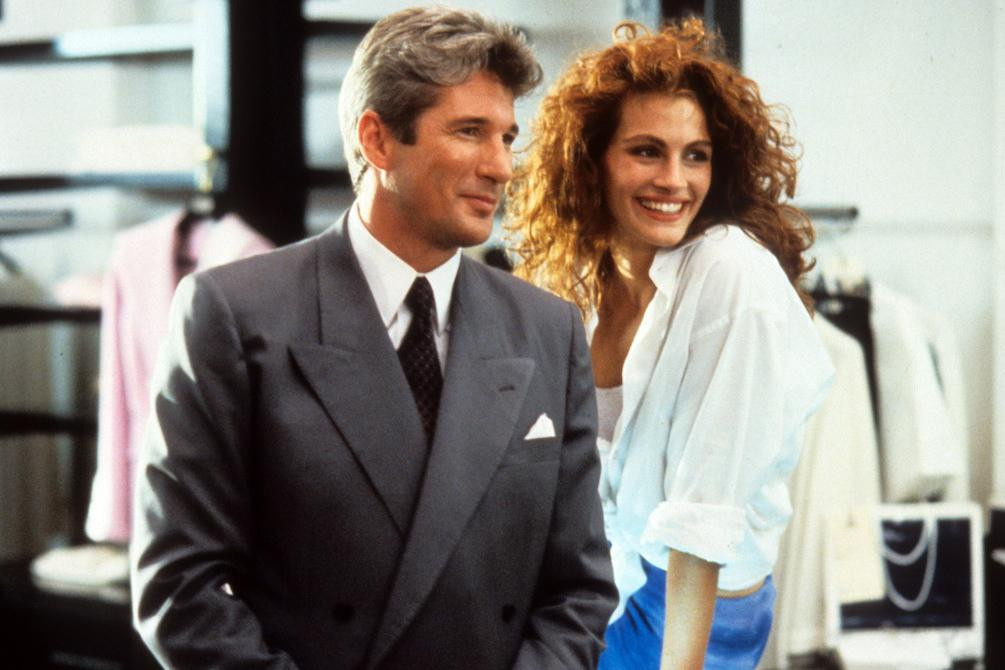 Julia Roberts quen thuộc với khán giả Việt Nam qua bộ phim đình đám &quot;Người đàn bà đẹp&quot; (Pretty Woman, 1990) của cố đạo diễn Garry Marshall (qua đời năm 2016), đóng cặp cùng tài tử Richard Gere (ảnh).