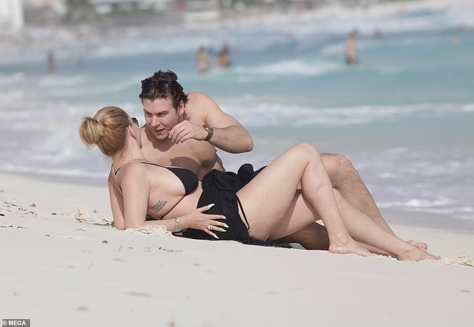 Cặp đôi đã bên nhau nhiều năm, nhiều lần chia tay và cuối cùng cũng về bên nhau. Họ đều cho biết sau khi chia tay mới nhận thấy không thể thiếu nhau.