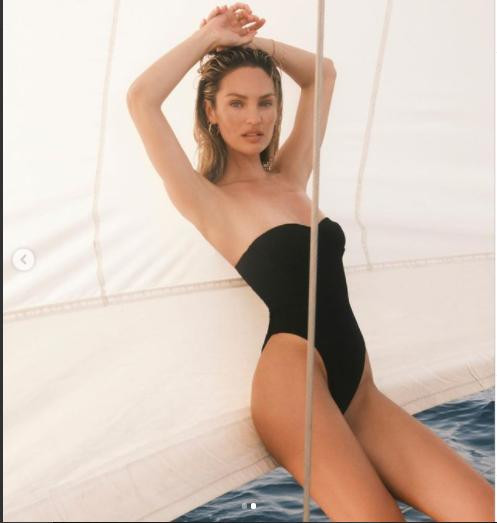 Cô cũng thường xuyên chia sẻ những bức ảnh khoe sắc vóc đẹp gây mê hút hồn fan.