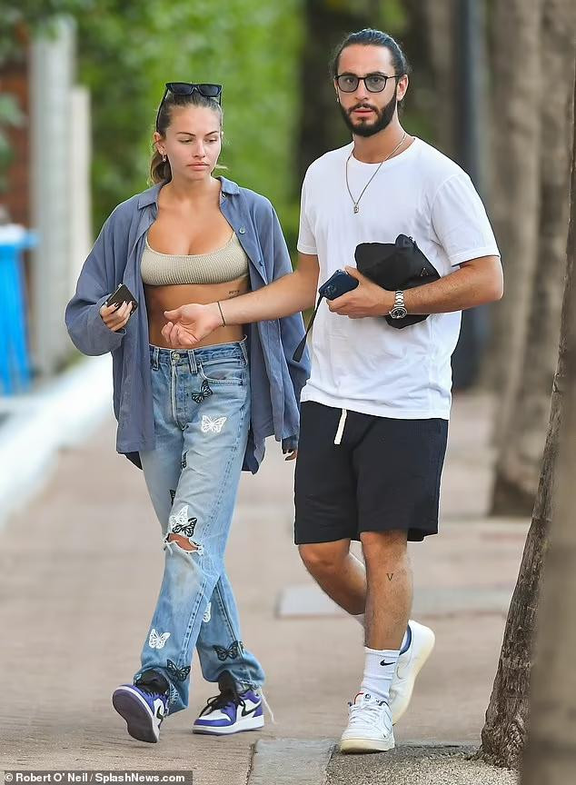 Người đẹp 10x bắt đầu làm mẫu từ năm 4 tuổi. Năm 2017, tên tuổi mẫu nhí Thylane Blondeau ngủ ngập truyền thông và được mệnh danh là “cô bé xinh đẹp nhất thế giới” hay “Kate Moss mới” của làng thời trang. Người đẹp 10x bắt đầu làm mẫu từ năm 4 tuổi. Năm 2017, tên tuổi mẫu nhí Thylane Blondeau ngủ ngập truyền thông và được mệnh danh là “cô bé xinh đẹp nhất thế giới” hay “Kate Moss mới” của làng thời trang.