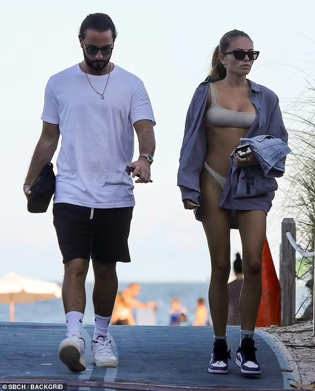 Ngoài vẻ đẹp trời phú và danh tiếng trong làng showbiz từ bé, cô còn được biết đến là con của cầu thủ bóng đá Patrick Blondeau và mẹ là nữ diễn viên, MC truyền hình Veronika Loubry. Ngoài vẻ đẹp trời phú và danh tiếng trong làng showbiz từ bé, cô còn được biết đến là con của cầu thủ bóng đá Patrick Blondeau và mẹ là nữ diễn viên, MC truyền hình Veronika Loubry.