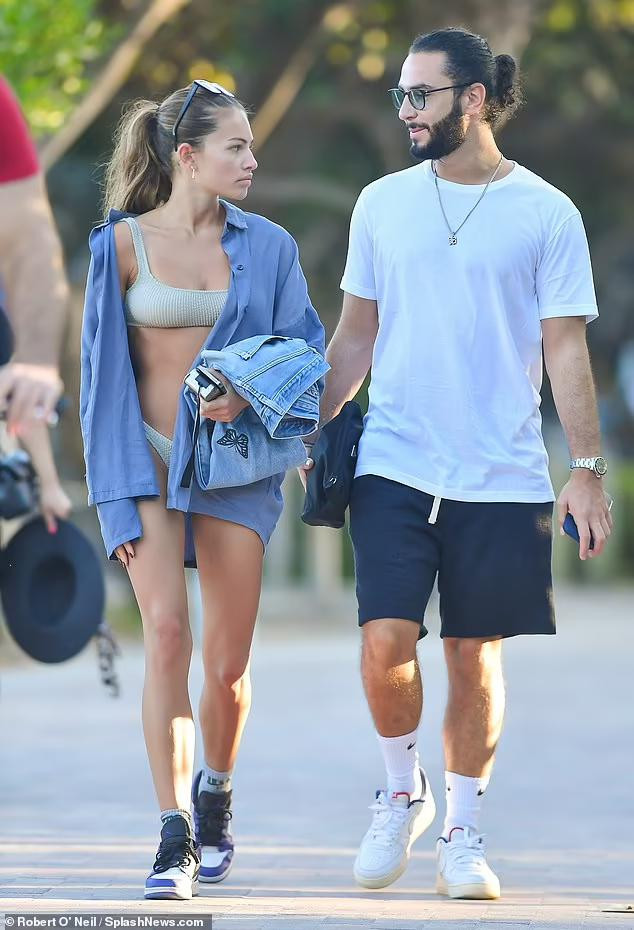 Người đẹp và vị hôn phu Benjamin Attal đang có những ngày nghỉ riêng tư cùng nhau. Người đẹp và vị hôn phu Benjamin Attal đang có những ngày nghỉ riêng tư cùng nhau.