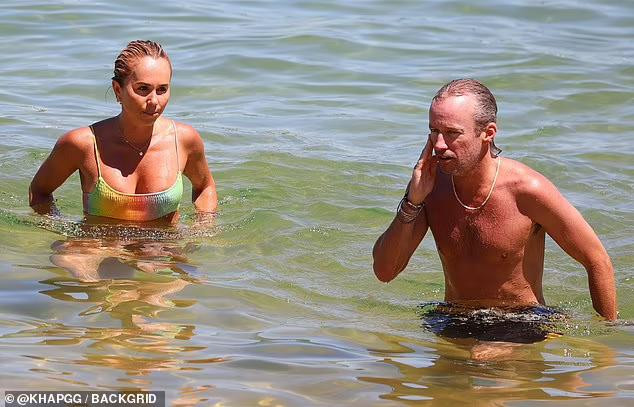 Pip Edwards hiện là doanh nhân thành đạt ở xứ chuột túi. Cô cũng là đồng sáng lập nhãn hiệu quần áo thể thao P.E Nation. Pip Edwards hiện là doanh nhân thành đạt ở xứ chuột túi. Cô cũng là đồng sáng lập nhãn hiệu quần áo thể thao P.E Nation.