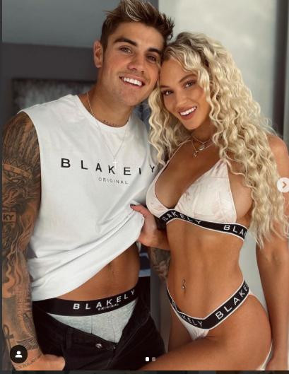 Trước đó, cô từng có thời gian hẹn hò chớp nhoáng với Joseph Garratt khi cùng tham gia Love Island 2 năm trước.