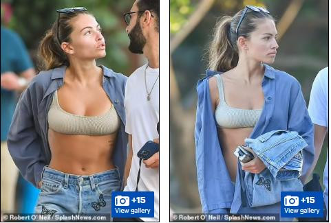 Bộ ảnh này dù không trang điểm vẫn không thể "dìm" gương mặt xinh đẹp của Thylane Blondeau. Bộ ảnh này dù không trang điểm vẫn không thể "dìm" gương mặt xinh đẹp của Thylane Blondeau.