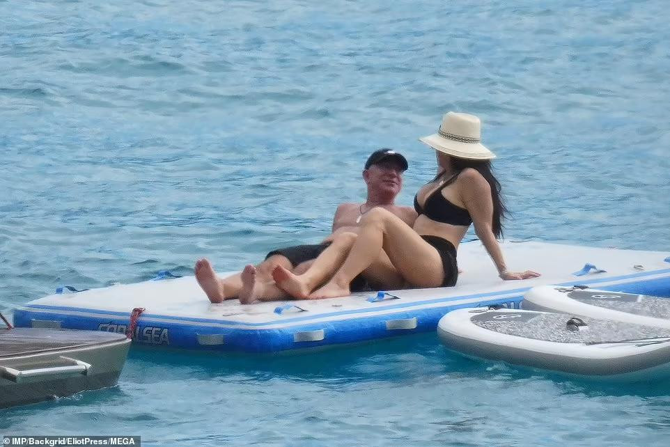 Cặp đôi mới mua một biệt thự nhiệt đới nằm trên vịnh La Perouse đảo Maui, Hawaii trị giá 78 triệu USD.