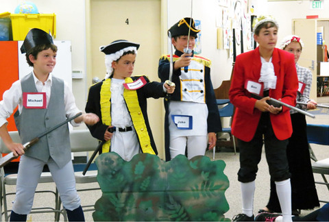 Các nam sinh hóa thân thành những chỉ huy dũng cảm trong 3 trận chiến nổi tiếng Lexington, Trenton và Valley Forge , và trận Yorktown. 